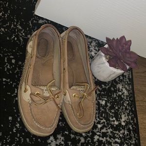 Used tab and sparkly Sherry’s. Size 7.